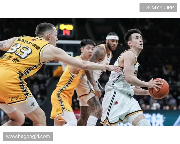 CBA激战北京队迎战青岛优酷队精彩对决引发球迷热议